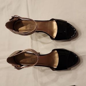 BCBG black patent with snakeskin 4" heel with 1/2" platform size 8